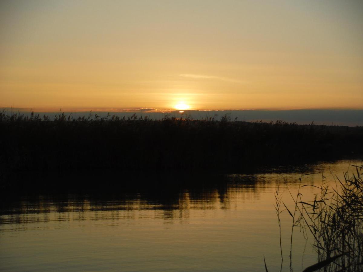 Pfahlbau Sunset I Toplage Elektroboot Inklusive Rust Exterior foto
