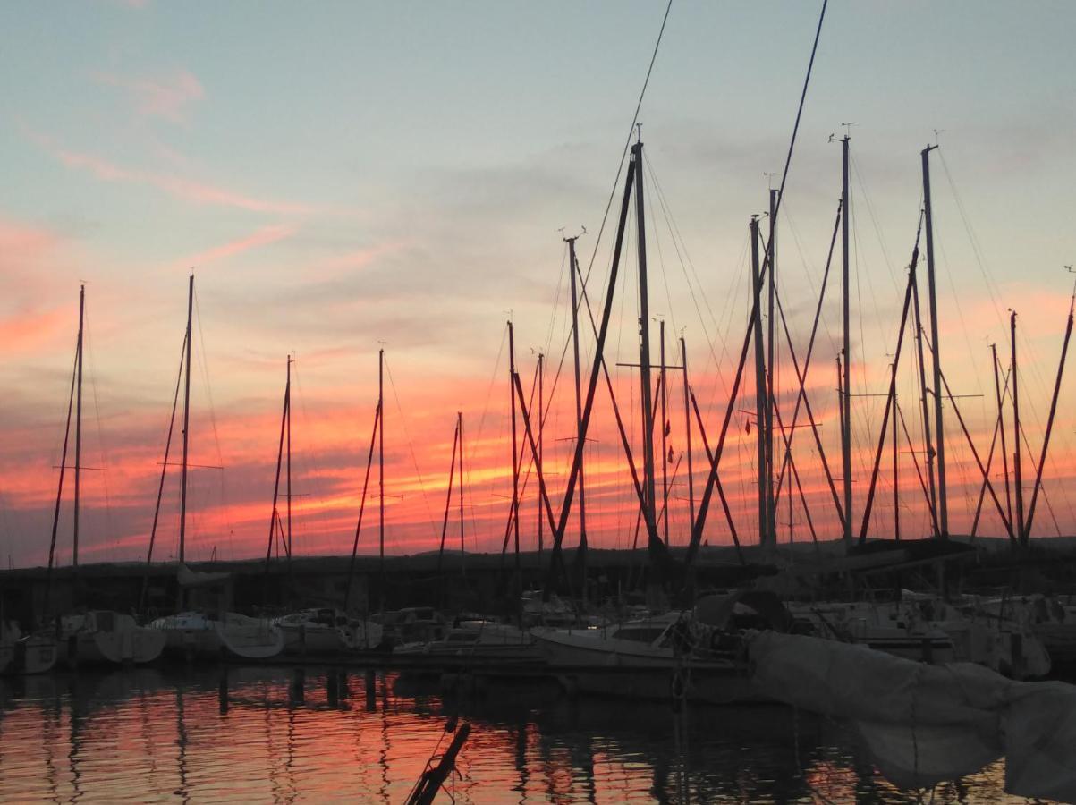 Pfahlbau Sunset I Toplage Elektroboot Inklusive Rust Exterior foto